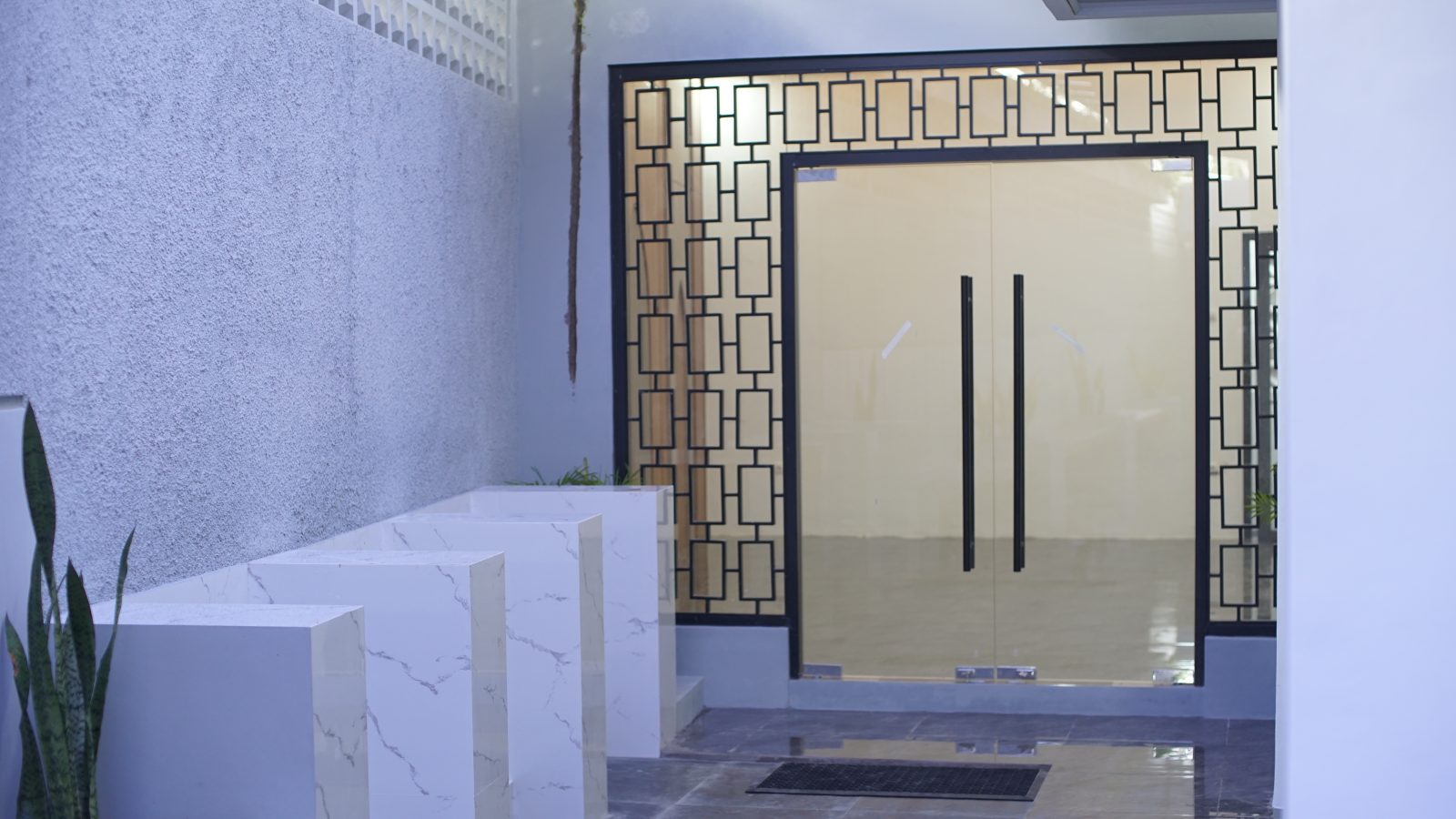 Pintu ornamen
