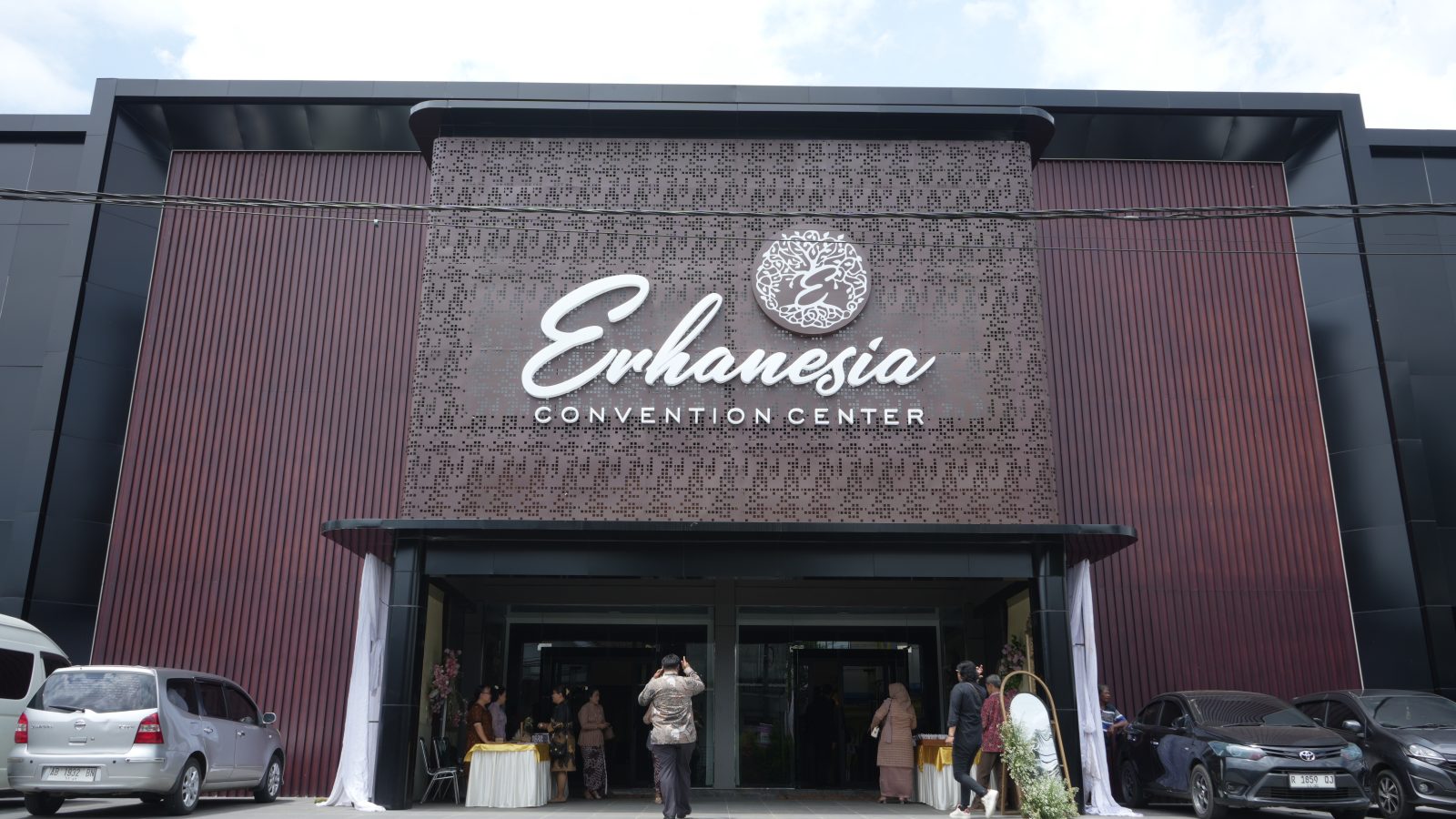 Tampak depan Erhanesia Convention Center